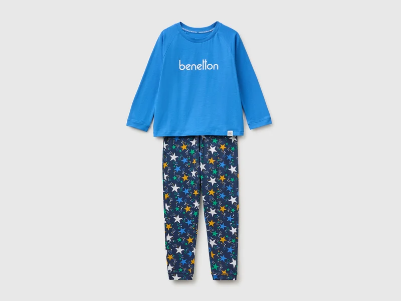 Pyjama mit Logo und gemusterte Hose