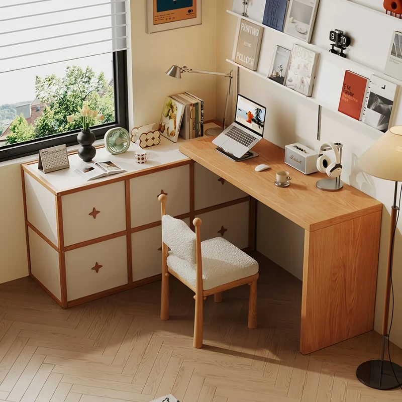 Murphy-Schrankbett mit drehbarem Schreibtisch