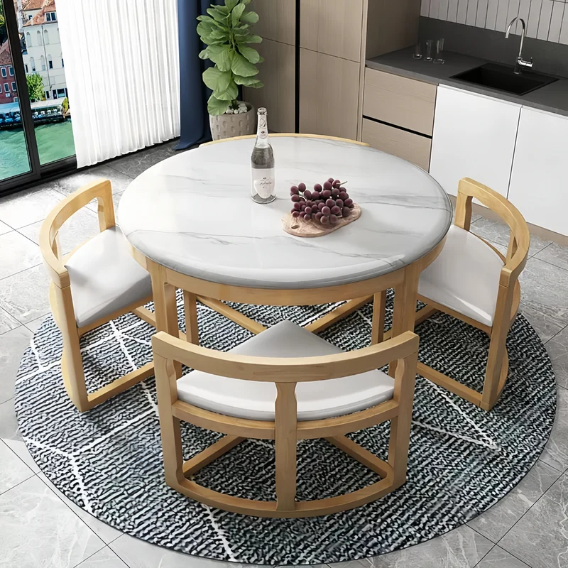 Rundes Essgruppen-Set aus Massivholz mit 4 Stühlen, bestehend aus einem Tisch und einem Satztisch.