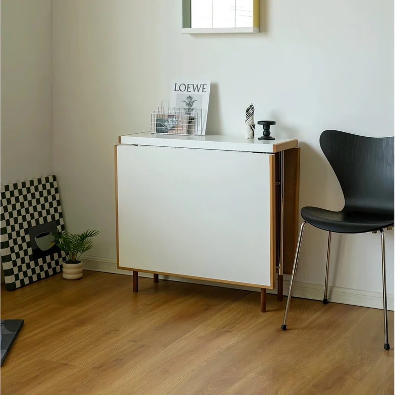 Esstisch mit zwei Klappplatten und Beinen aus Edelstahl