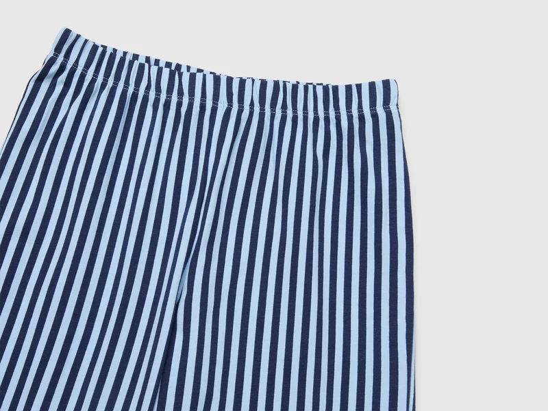 Gestreifter offener Pyjama