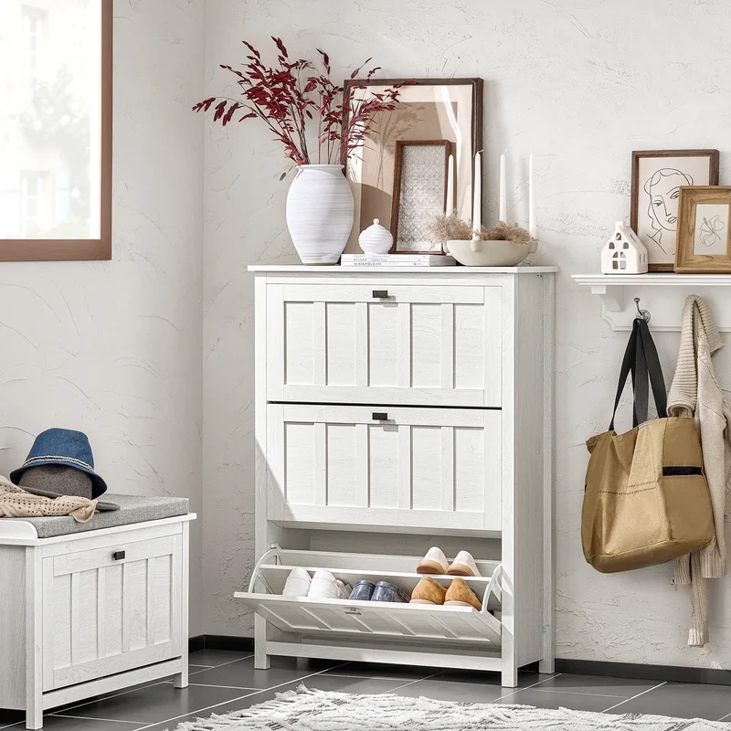 Schmaler Schuhschrank mit 3 Klappen in Weiß – 80 × 111 × 30 cm
