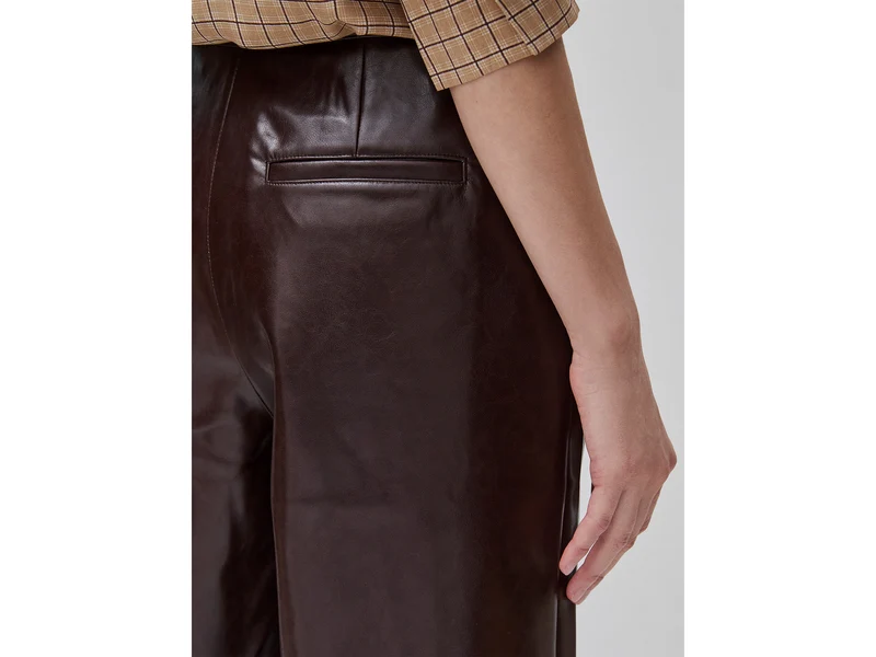 Bermudashorts aus beschichtetem Stoff
