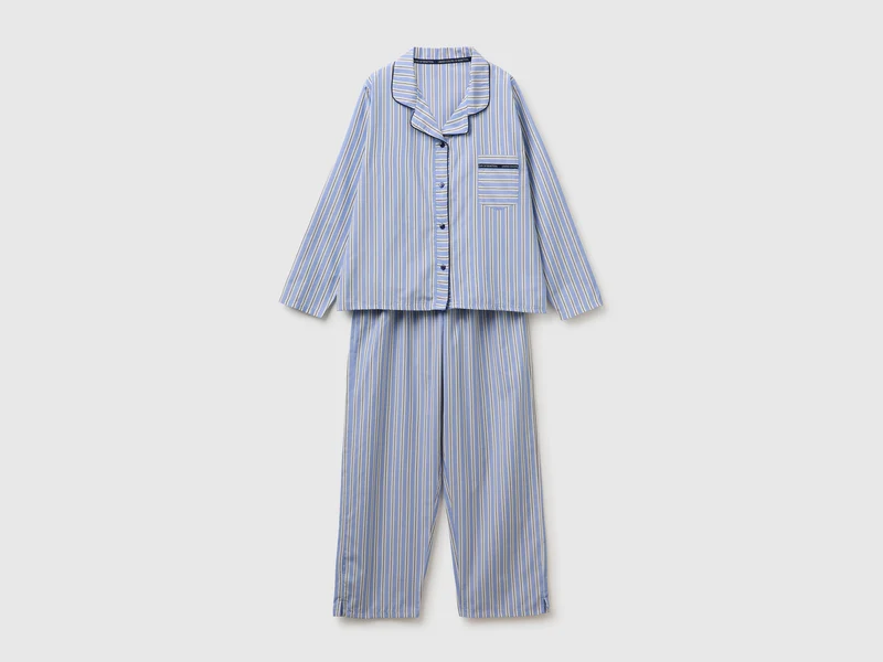 Gestreifter offener Pyjama