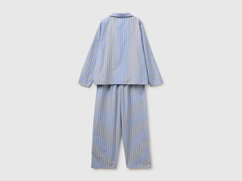Gestreifter offener Pyjama