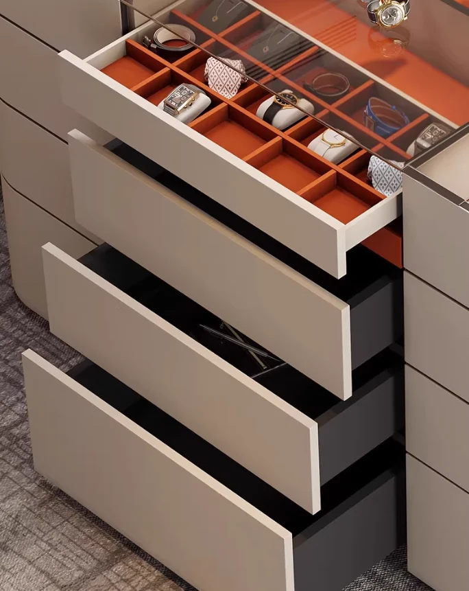 Leichter, luxuriöser Kleiderschrank aus Sattelleder mit Schmuckvitrine und 12 Schubladen