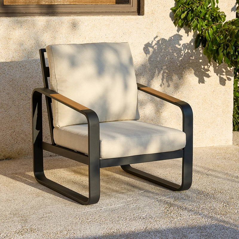 Tribesigns Gartensofa mit Kissen, Balkonstuhl mit Metallgestell & Holzarmlehnen, Outdoor Sessel für Terrasse & Garten