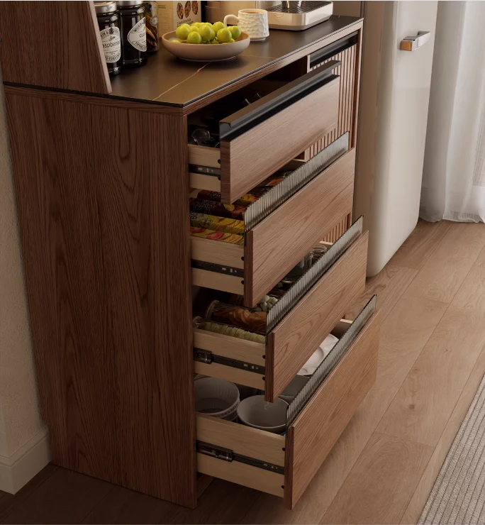 Kaffeebarschrank aus Massivholz mit Stecktafel-Organizer und reichlich Stauraum