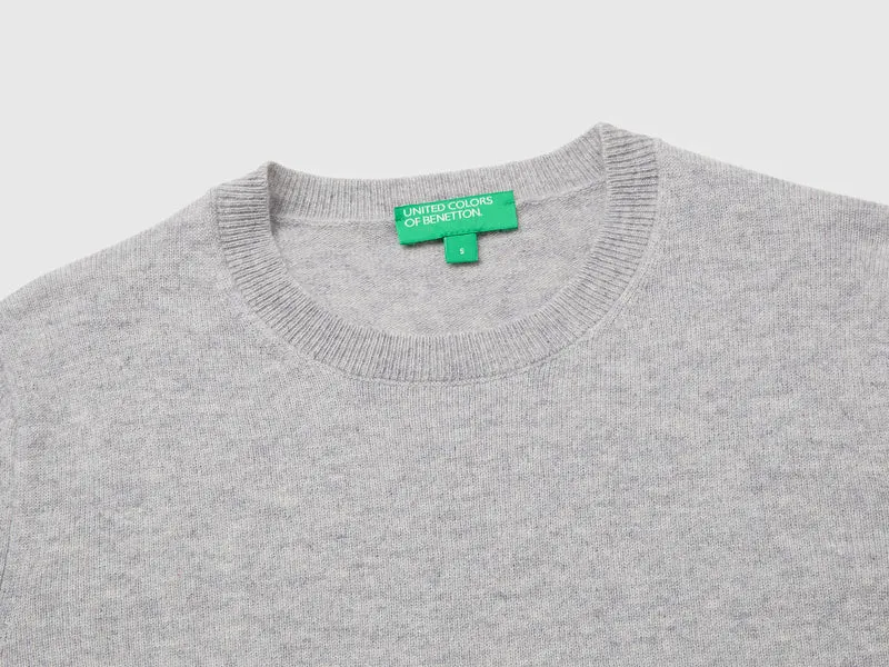 Hellgrauer Kaschmirpullover