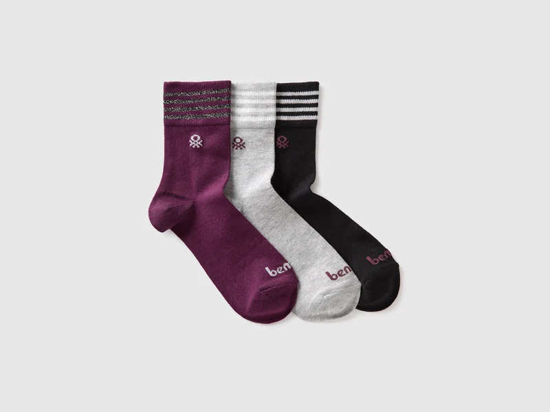 Drei Paar 3/4-Socken mit Logo