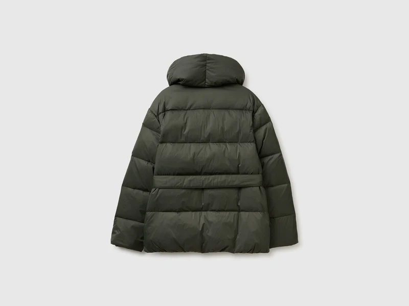 Kurze Daunenjacke mit Gürtel