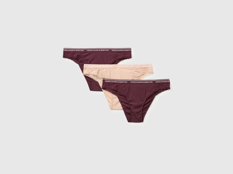 Drei brasilianische Slips aus Rippstrick und Spitze