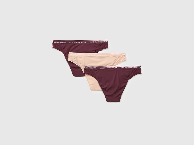 Drei brasilianische Slips aus Rippstrick und Spitze