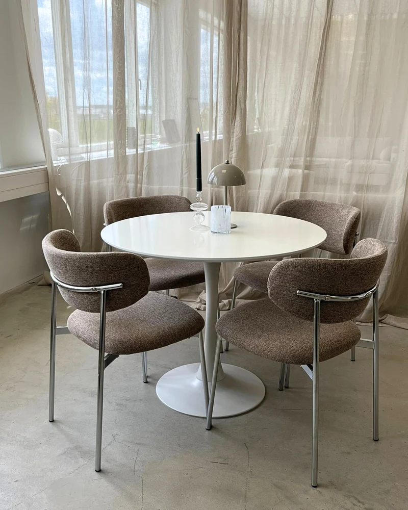 Lucinda Esstischstuhl in Chrome mit Textil in Sand