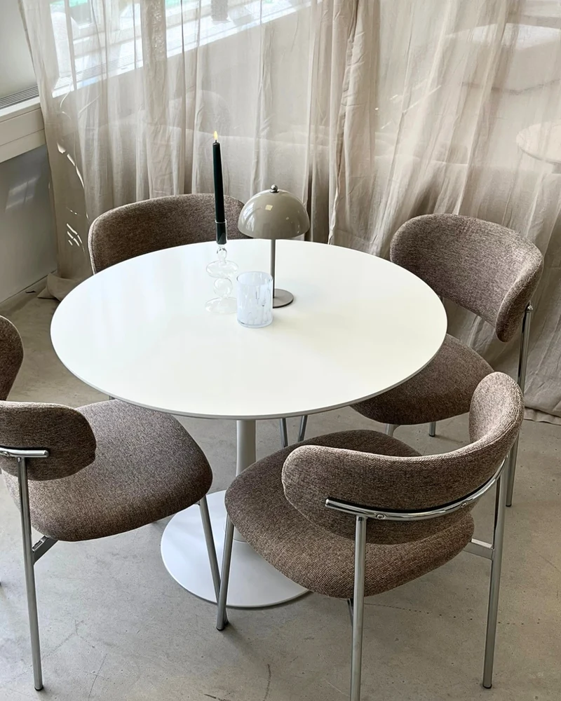 Lucinda Esstischstuhl in Chrome mit Textil in Sand