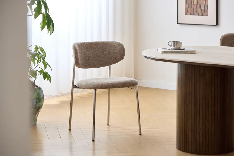 Lucinda Esstischstuhl in Chrome mit Textil in Sand