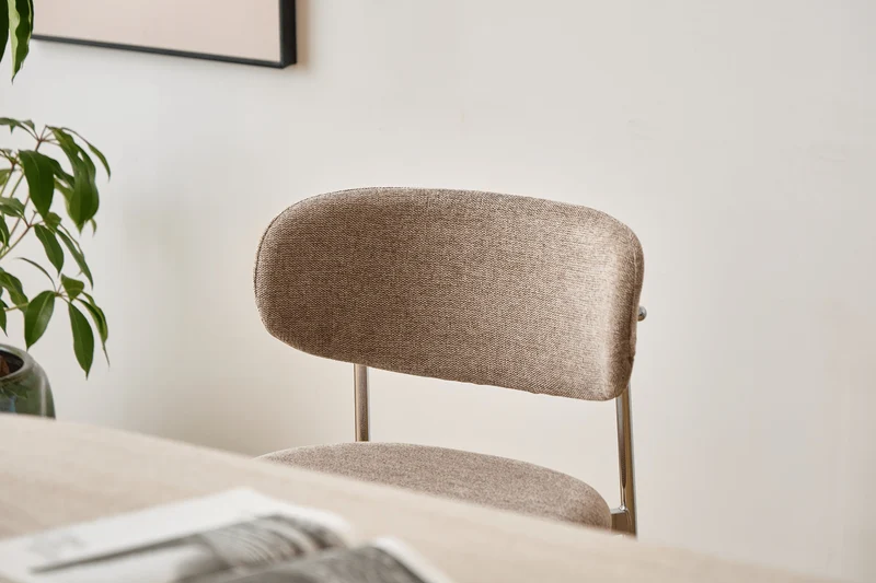 Lucinda Esstischstuhl in Chrome mit Textil in Sand