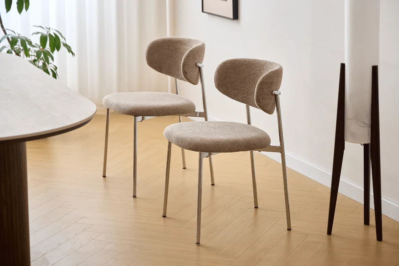 Lucinda Esstischstuhl in Chrome mit Textil in Sand