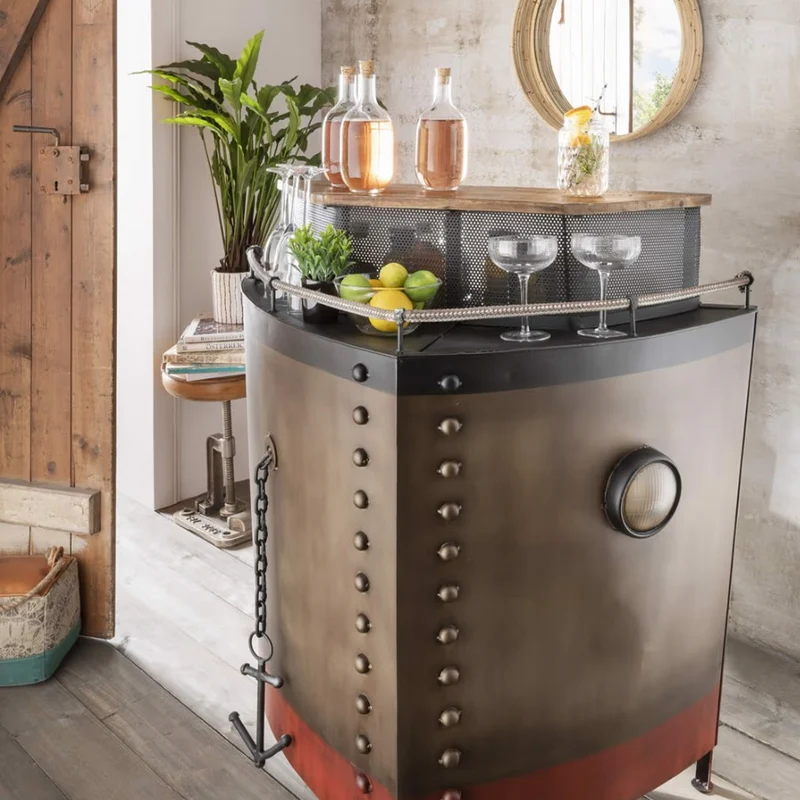 Barschrank als Schiffsbug aus Metall