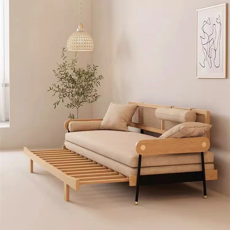 Japandi-Sofabett aus massivem Holz mit Rattan-Rückenstütze