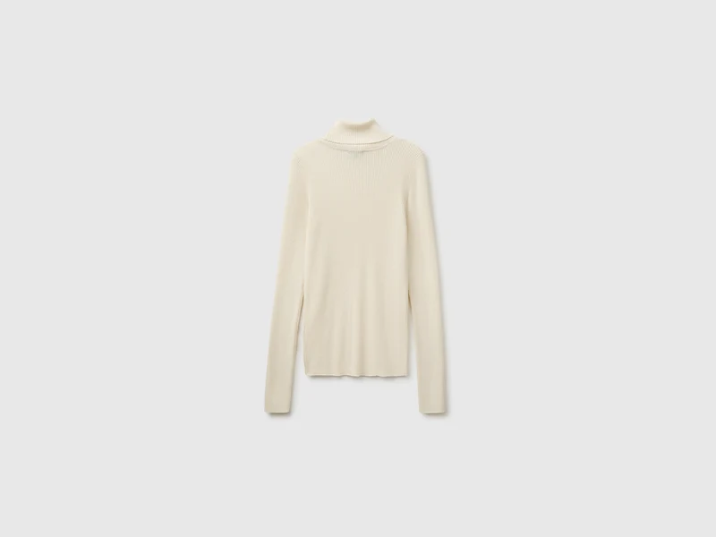 Rollkragenpullover aus einem Seiden-Woll-Gemisch mit Rippmuster