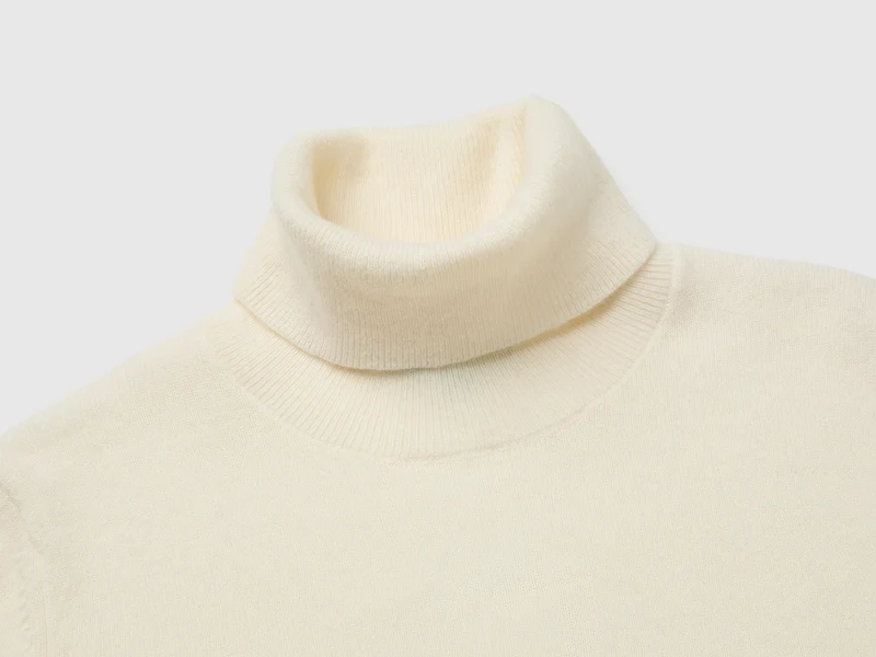 Cremefarbener Rollkragenpullover aus reinem Kaschmir