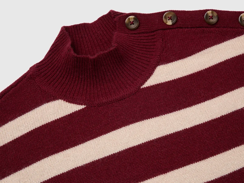 Pullover mit Knöpfen an der Schulter