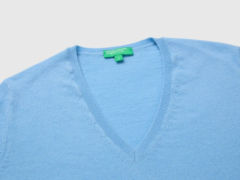 Hellblauer V-Ausschnitt-Pullover aus reiner Merinowolle