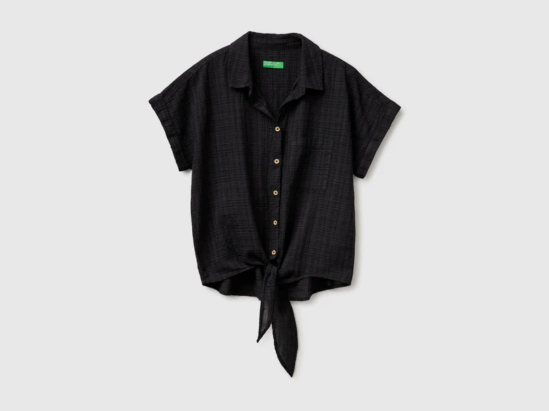 Bluse mit Knoten