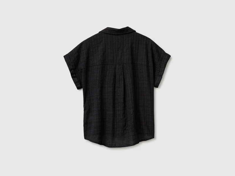 Bluse mit Knoten