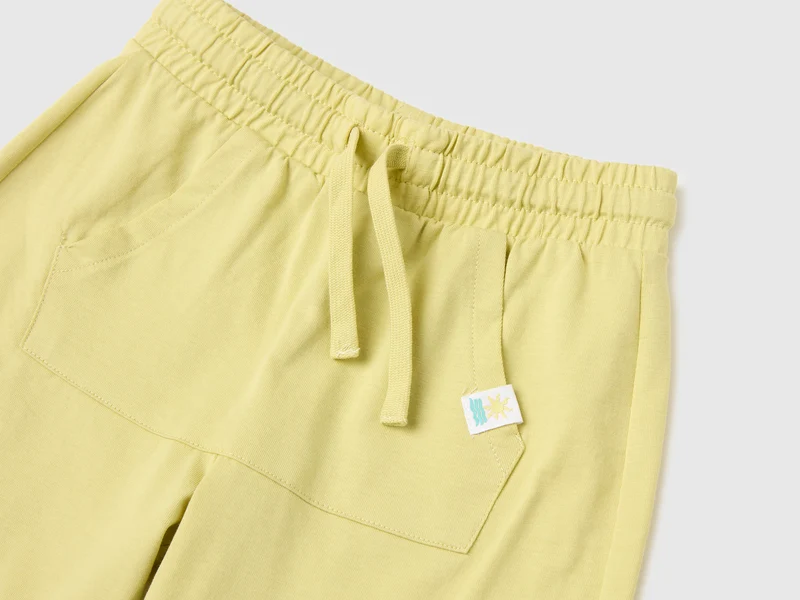 Shorts mit Kängurutasche