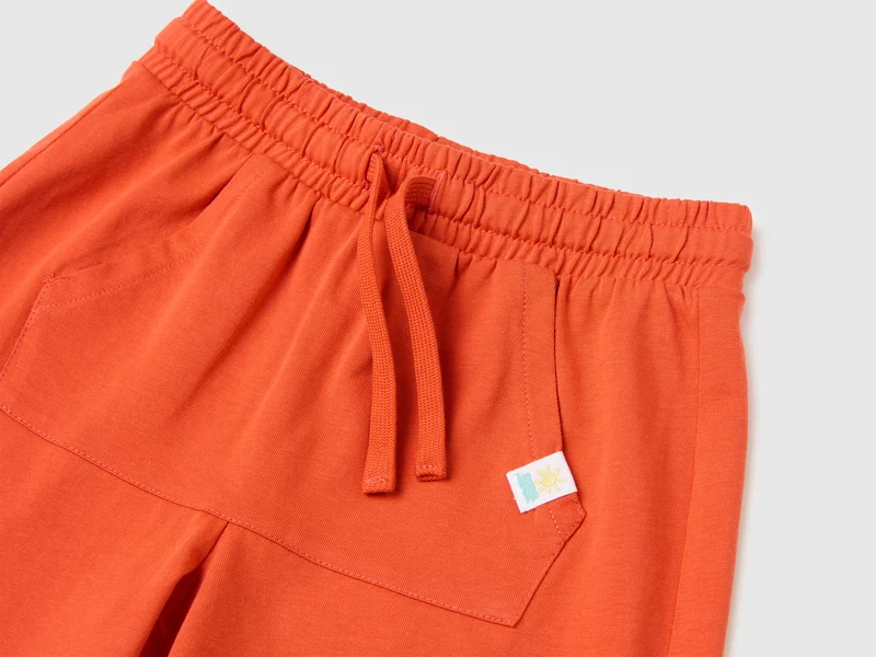Shorts mit Kängurutasche