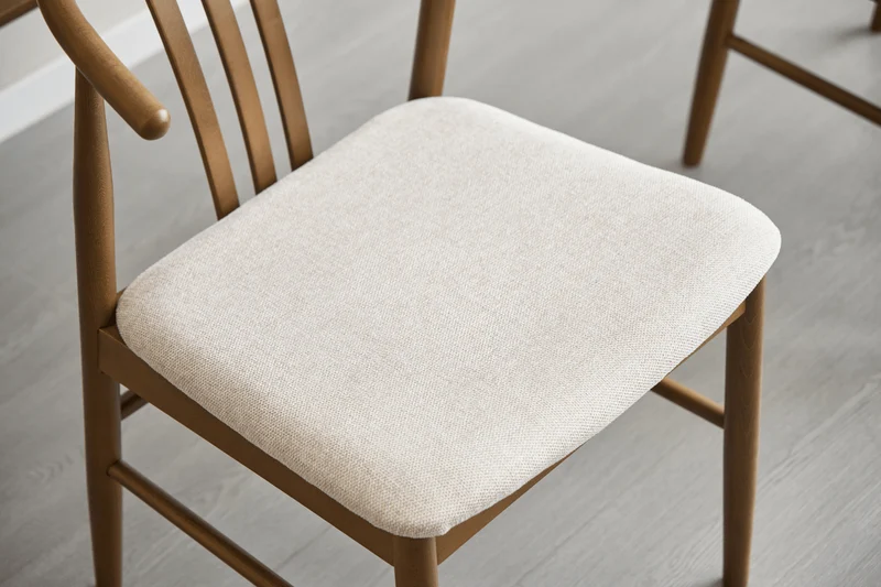 Lizzie Esszimmerstuhl aus geräucherter Buche mit gepolstertem Sitz in Beige