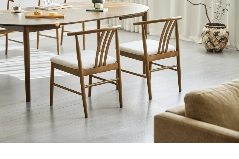 Lizzie Esszimmerstuhl aus geräucherter Buche mit gepolstertem Sitz in Beige
