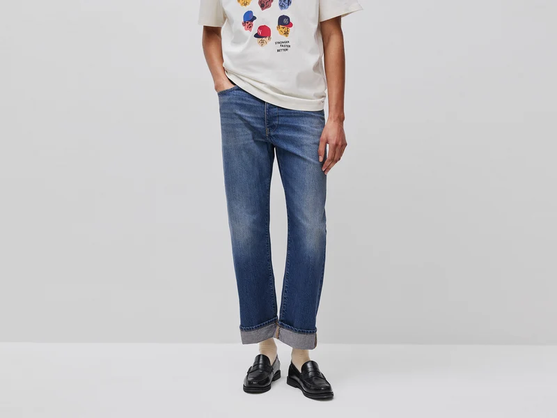 Locker sitzende, stonewashed Jeans