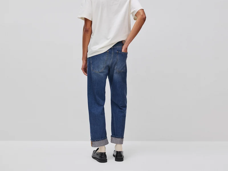 Locker sitzende, stonewashed Jeans