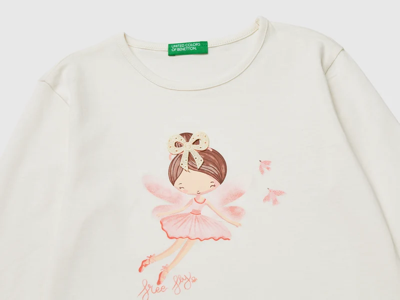 T-Shirt mit Aufdruck und Applikationen