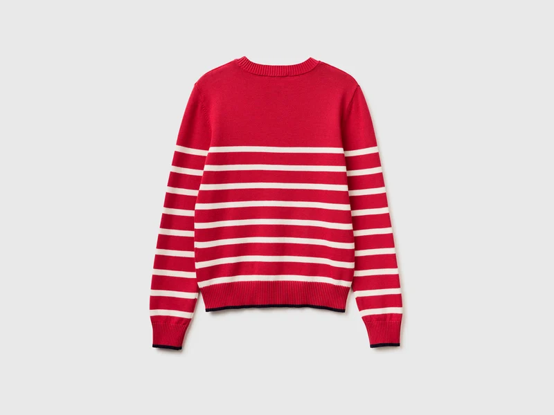 Gestreifter Pullover mit gestickter Schrift