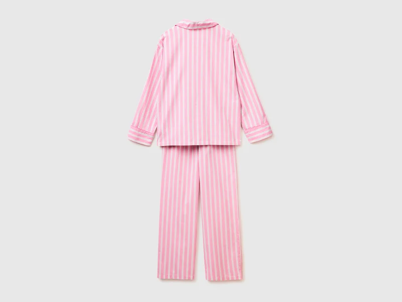 Gestreifter offener Pyjama