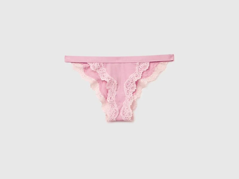 Tief ausgeschnittene Slips aus Seidenmischung mit Spitze