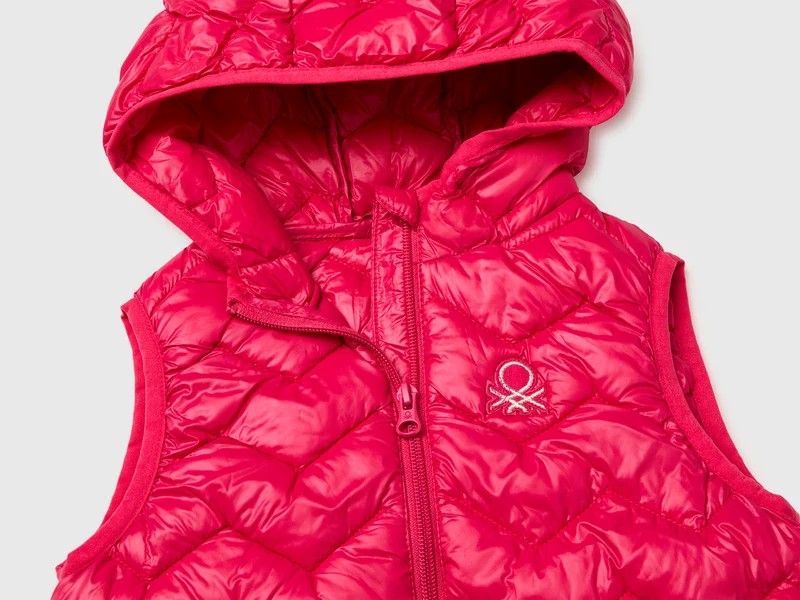 Ärmellose Daunenjacke mit Kapuze