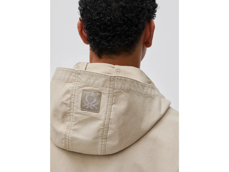 Kurze Jacke aus verwaschener Baumwolle