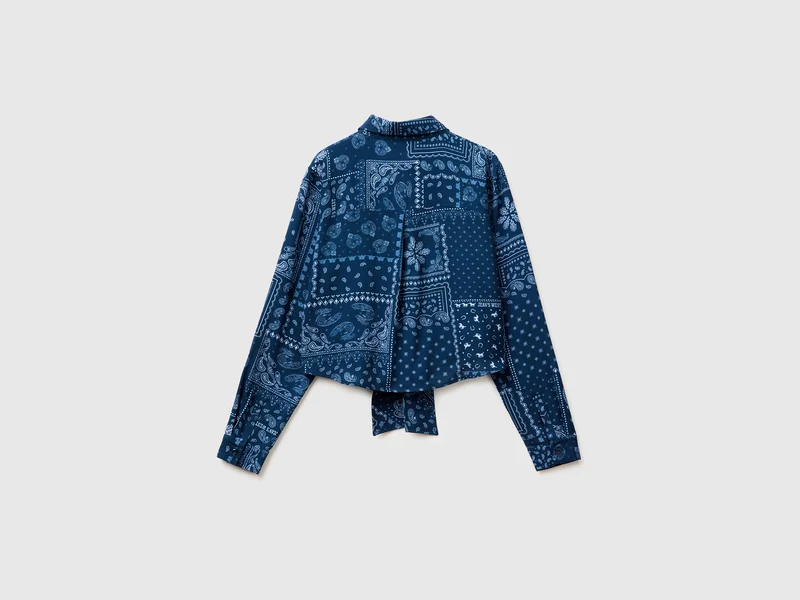 Hemd mit Bandana-Print und Knoten