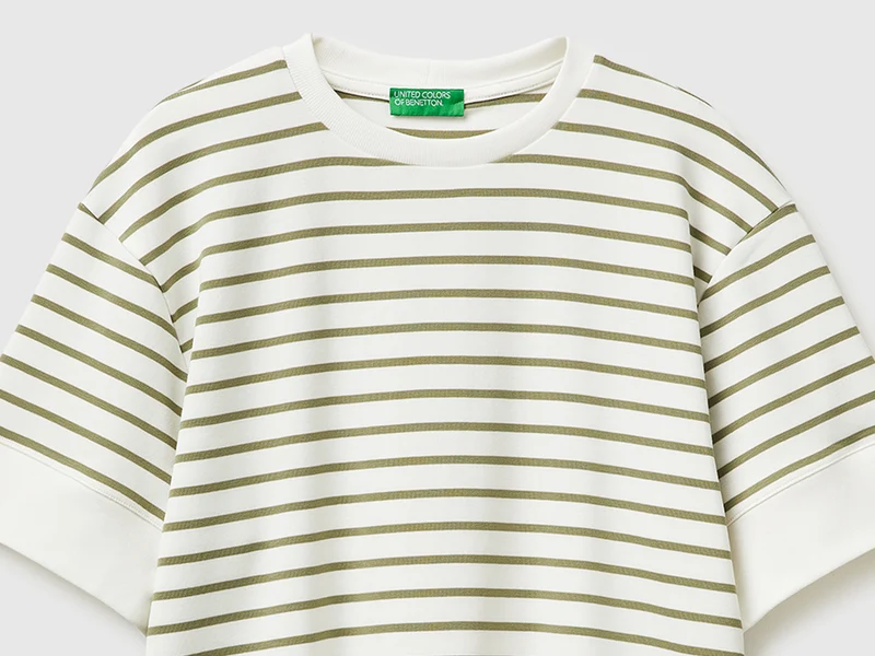 Gestreiftes Kurzarm-T-Shirt