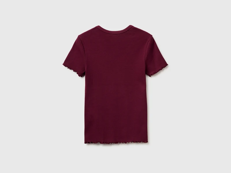 Geripptes T-Shirt mit V-Ausschnitt