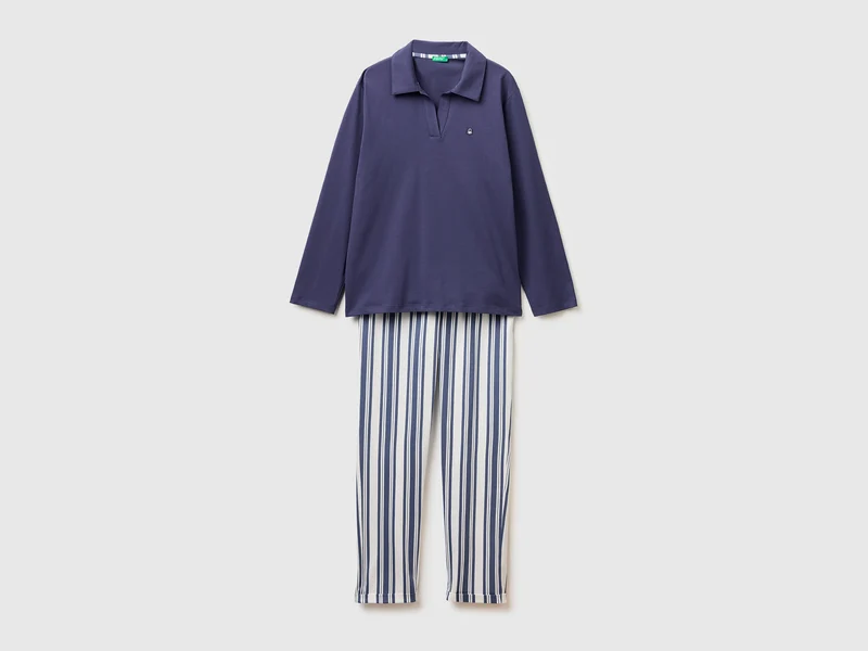 Pyjama mit gestreiften Hosen