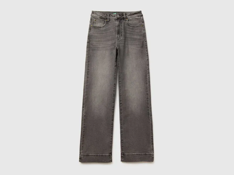 Schlagjeans aus recycelter Baumwolle