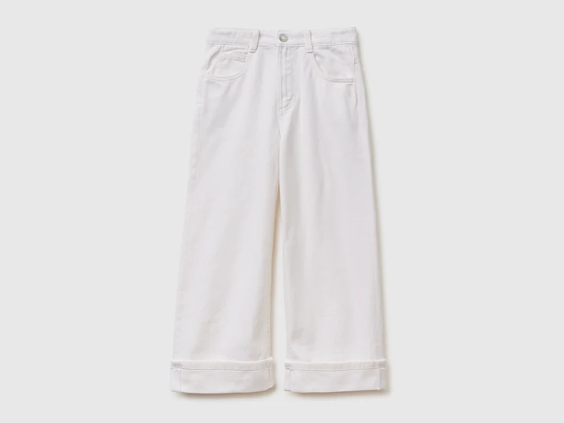 Weit geschnittene Hose mit Umschlägen
