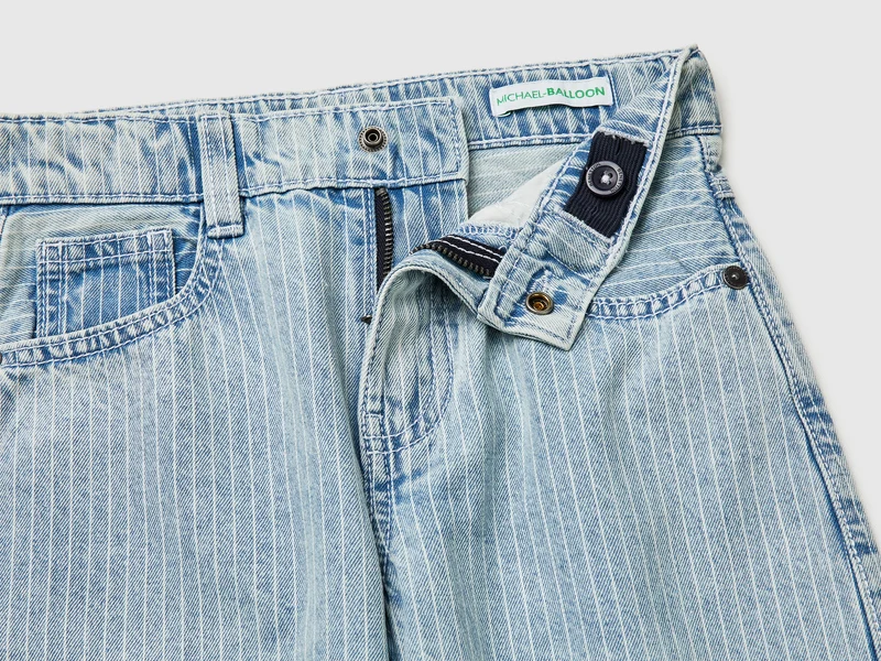 Gestreifte Ballonjeans