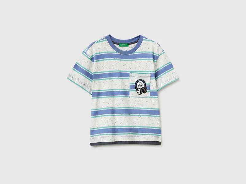 Gestreiftes T-Shirt mit Aufnäher